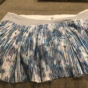 Lululemon size 10  skirt